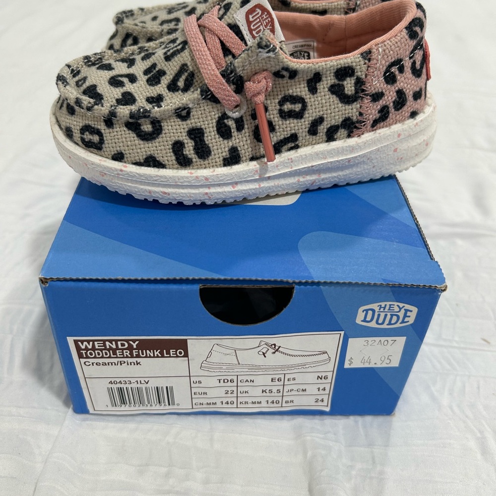 Hey Dude Kids Moccasins Cream and Pink Leopard